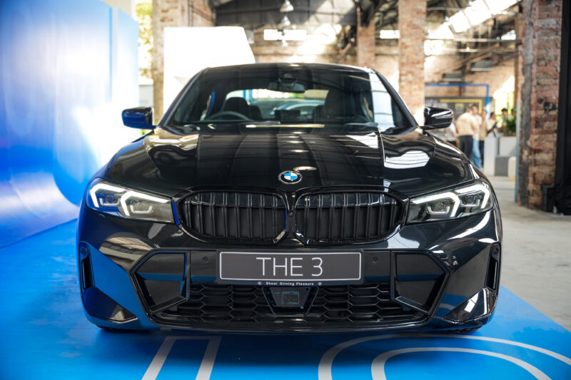 01. The New BMW 330i M Sport