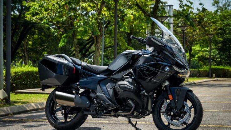 01. The New BMW R 1300 RT