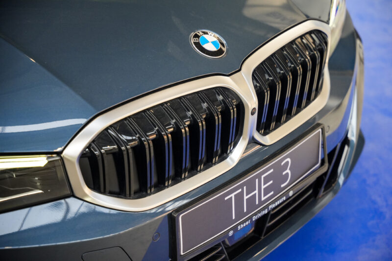 06. The New BMW 320i Sport