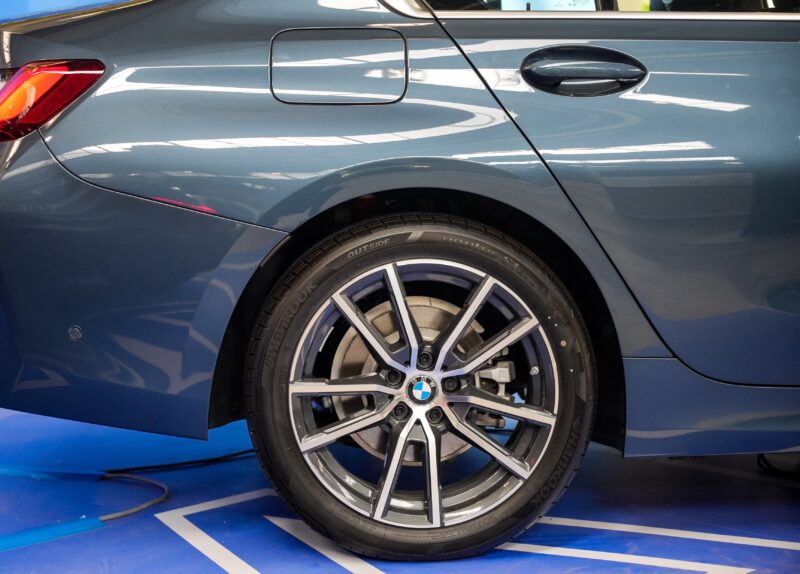 07. The New BMW 320i Sport