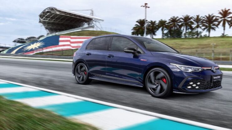 Volkswagen_Golf_GTI_Sepang_Edition_Front_Right