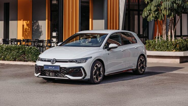 VW Golf R-Line 2025 01