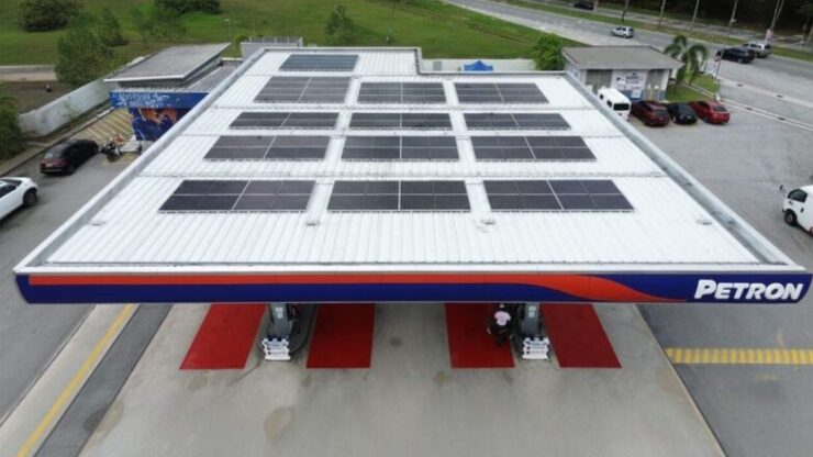 stesen minyak petron panel solar