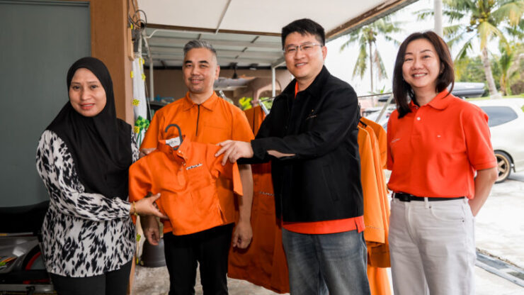 Lepas Malaysia baju raya