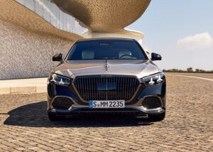 Bahagian depan Mercedes-Maybach S-Class