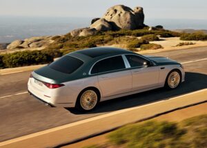 Mercedes-Maybach S-Class 2027 tampil serba mewah dan anggun